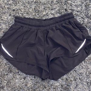 Lululemon hotty hot 2.5 shorts